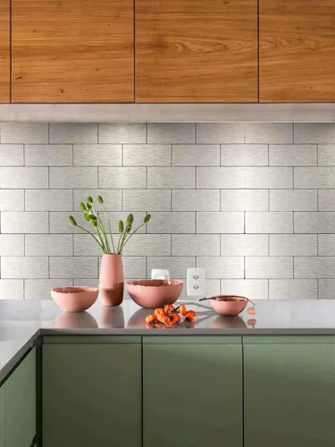 Vista 3 de XUANINY 32 azulejos de metal para salpicaduras de metal autoadhesivos, mosaico de aluminio autoadhesivo, adhesivo de pared 3D para cocina metro