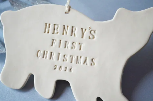 Vista 3 de Polar Bear - Adorno personalizado para la primera Navidad del bebé 2025 con nombre y año