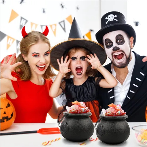 Vista 4 de LOMIMOS 12 mini caldero negro para el día de Halloween, soporte de plástico multiusos para dulces con asa para decoración de fiestas