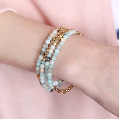 Vista 2 de RIAH FASHION Delicadas pulseras bohemias con cuentas multicapa versátiles, apilables y elásticas, de cristal brillante, piedra natural, dije de borla