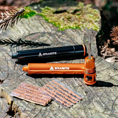 Vista 3 de Granite Suture Aero - Kit de tapones para neumáticos con inflador de CO2 integrado, kit de reparación de neumáticos sin cámara con 2 tapones de Negro