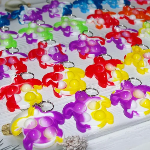 Vista 8 de 30 paquetes de mini llavero de tortuga arcoíris a granel para niños y niñas, regalo de fiesta de verano, regalo para aliviar el estrés, estudiantes