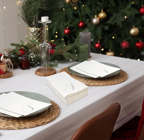 Vista 6 de Gift Boutique 100 Servilletas Blancas para Invitados con Monograma Plateado Letra S Paquete de Papel Desechable Elegante Servilleta de Mano