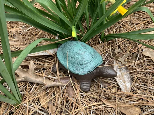 Vista 3 de Top Brass Turtle Key Hider - Estatua de jardín de hierro fundido con compartimento secreto, para interiores y exteriores