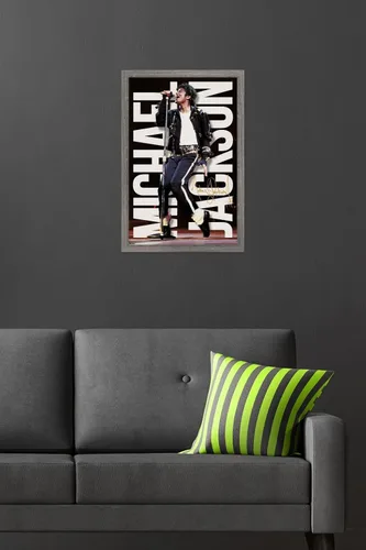 Vista 6 de Michael Jackson - Póster de pared con micrófono de rendimiento, 22.4 pulgadas de largo x 14.7 pulgadas de ancho, versión enmarcada de madera