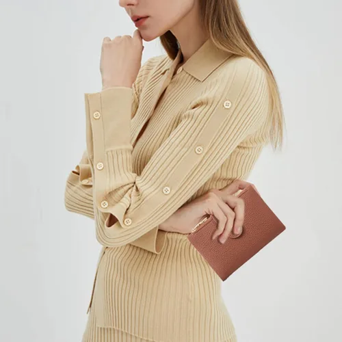 Vista 6 de FALAN MULE Cartera pequeña de cuero para mujer, con bloqueo RFID, tarjetero plegable con bolsillos dobles con cremallera, Marrón claro