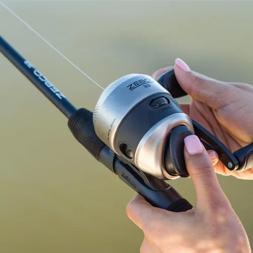 Vista 7 de Zebco 33 Spincast Reel and Fishing Rod Combo, 6-Foot 2-Piece Fiberglass Rod with EVA Handle, Quickset Anti-Reverse Fishing Reel with Bite Alert