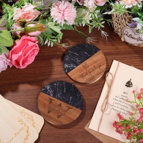 Vista 2 de Posavasos personalizados, regalo de aniversario de boda para parejas de amigos, regalo de recién casados, posavasos grabados personalizados