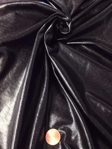 Vista 3 de Metálico brillante en toda la lámina de poliéster elástico Spandex tela por The Yard (negro)