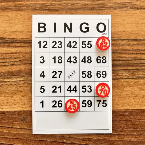 Vista 3 de SEETOOOGAMES Juego de bingo de madera vintage, 120 tarjetas de números de bingo y 75 ajedrez