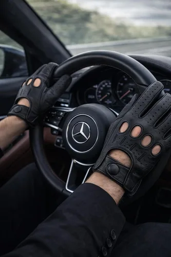 Vista 4 de Riparo - Guantes de conducción de cuero perforado para hombre, piel de vaca auténtica negra, estilo deportivo de motor con pantalla táctil, guantes