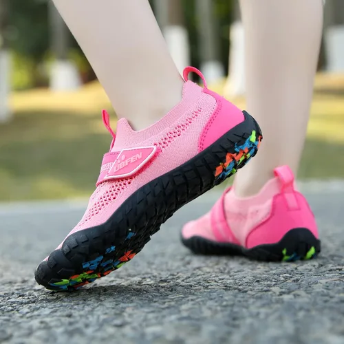 Vista 4 de UBFEN Zapatos de agua para niños y niñas, de secado rápido, ligeros, calcetines acuáticos para niños pequeños y grandes, zapatos de natación