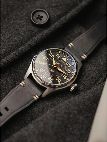 Vista 6 de AVI-8 Watch Hawker Hurricane Clowes Chronograph Limited Edition Genuine Leather Strap