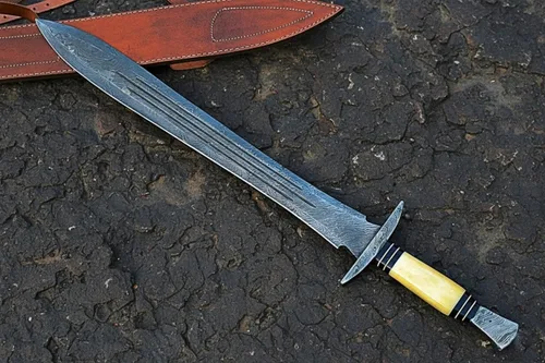 Vista 2 de Maximus Gladius - Espada romana, hoja de doble borde de acero de Damasco forjado a mano, mango de madera de nogal con espaciadores de latón, 29