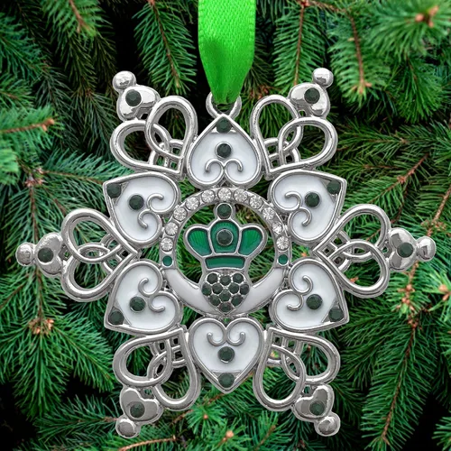 Vista 5 de Adorno de Navidad irlandés – Claddagh – Copo de nieve irlandés – Filigrana de metal y joyas – Bolsa de almacenamiento de regalo incluida mide 3 x 3