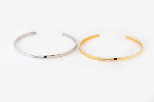 Vista 6 de Brazalete Mobius de oro macizo en 9K, 14K y 18K, pulsera Mobius de diamantes para mujer, pulsera de diamantes atemporal, brazalete de oro hecho a