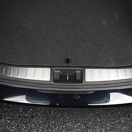 Vista 3 de Accesorios de automóvil para Mitsubishi New Outlander 2022 2023, protector de parachoques interior trasero, protector de placa de desgaste de carga