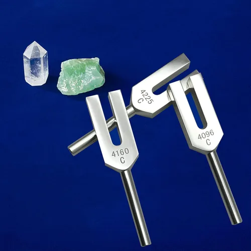 Vista 7 de Juego de diapasones de ángel 4096 Hz 4160 Hz 4225 Hz para limpieza de cristales, sintonizadores de ángel, martillo de madera y bolsa de terciopelo
