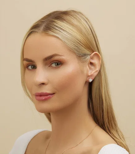 Vista 3 de Barzel Aretes de Tuerca de Ópalo Blanco Creado Chapados en Oro Blanco para Mujeres - Fabricado en Brasil