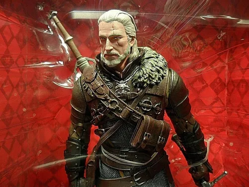 Vista 4 de Dark Horse Deluxe The Witcher 3: Caza Salvaje: Figura Geralt Grandmaster Ursine