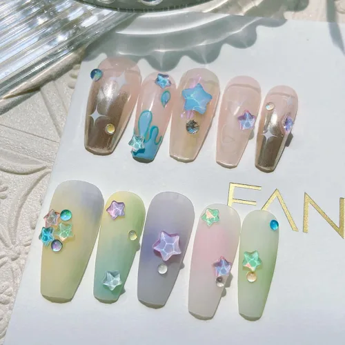 Vista 5 de 50 dijes de uñas Kawaii de estrella moca de 0.236 pulgadas para uñas, mini estrellas 3D, diamantes de imitación de uñas con parte trasera plana