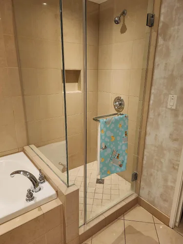 Vista 4 de Caroline's Treasures WDK5738BTLG Airedale - Toalla de baño grande para bañera