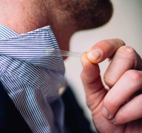 Vista 5 de Anclaje de moda Collar se mantiene para hombres Sin Metal. Sin Imanes. Solo sostenga.