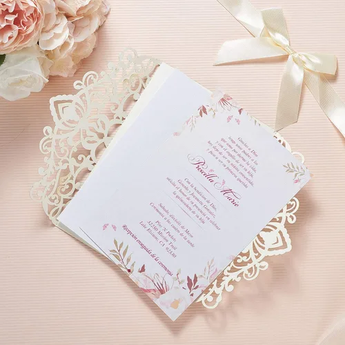 Vista 4 de AdasBridal 50 tarjetas de invitación de boda cortadas con láser con estampado floral, con sobre, hoja interior en blanco y cinta para boda Dorado