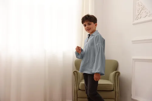 Vista 2 de Camisa medieval pirata para niños y niños con cordones mercenario Halloween escocés jacobita ghillie tops