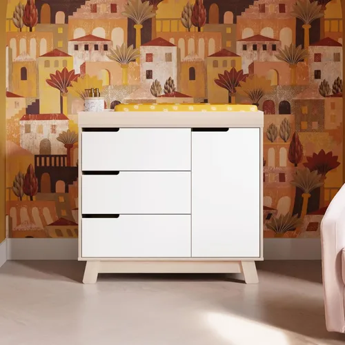 Vista 2 de Babyletto Hudson - Cómoda cambiadora de 3 cajones con bandeja cambiadora extraíble en color natural lavado y blanco, certificado Greenguard Gold