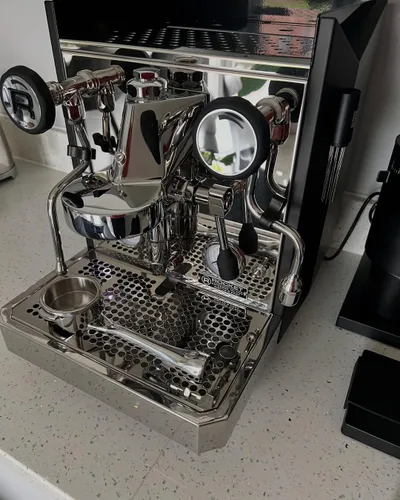 Vista 8 de CafeSing COD - Portafiltro espresso de 2.283 in, acero inoxidable, 180° horizontalmente plano, sin fondo, 2 orejas