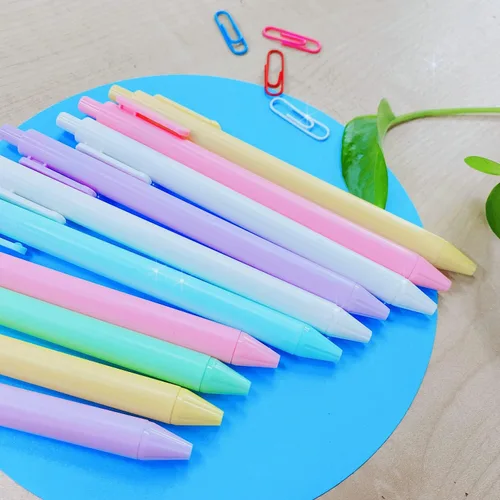 Vista 6 de Paquete de 6 bolígrafos retráctiles de tinta de gel de color caramelo, macarons de color negro, punta extrafina de 0.020 in, lindos bolígrafos