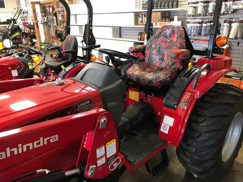 Vista 5 de Durafit Seat Covers, Compatible con fundas de asiento Mahindra para todos los modelos actuales de tractor con asiento de una pieza con reposabrazos.