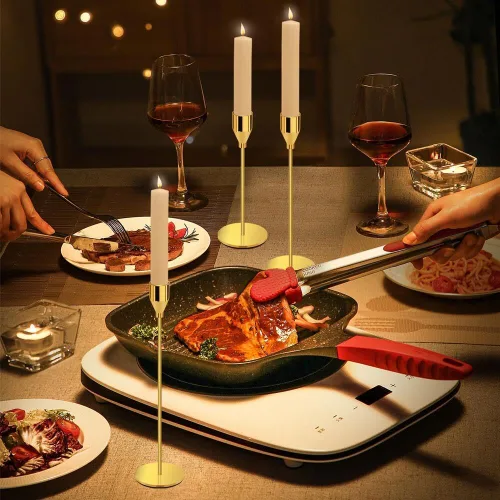 Vista 7 de Juego de 3 candelabros dorados para velas LED de 3/4 pulgadas de grosor y velas LED altas, portavelas cónico decorativo para bodas, cenas, fiestas