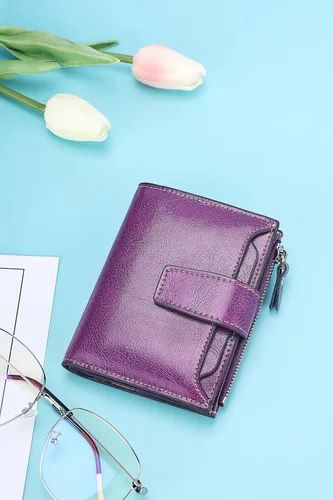 Vista 6 de Lavemi Pequeña cartera compacta para mujer, con bloqueo RFID, de piel auténtica, plegable, con ventanas de identificación
