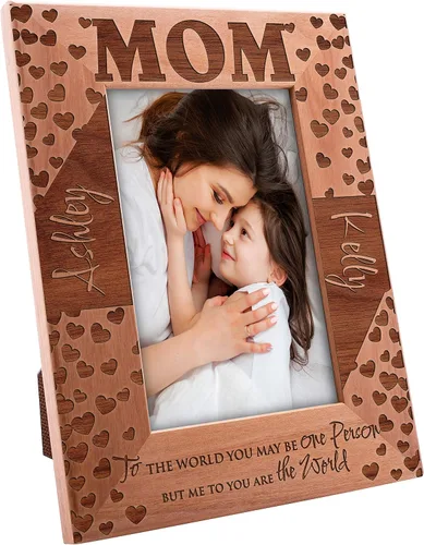 Vista 2 de Be Burgundy Marco de fotos personalizado para mamá de 4 x 6 pulgadas, con texto en inglés You are the World, regalos para mamá de parte de hija e