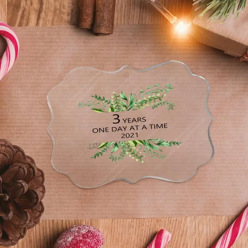 Vista 21 de Adornos de copo de nieve personalizados para la familia, con texto en inglés "Have You Hugged A Massage Therapeut", adornos navideños tropicales