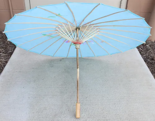 Vista 5 de We Pay Your Sales Tax 32 pulgadas de diámetro azul claro patrón floral madera bambú nylon sombrilla paraguas patio trasero decoración regalo