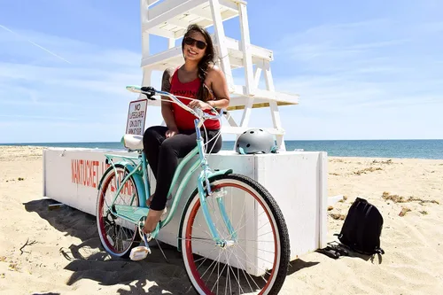 Vista 2 de Schwinn Perla Cruiser Bike, bicicleta de 26 pulgadas para mujeres y hombres, bicicleta de crucero de playa de 7 velocidades, frenos de tracción