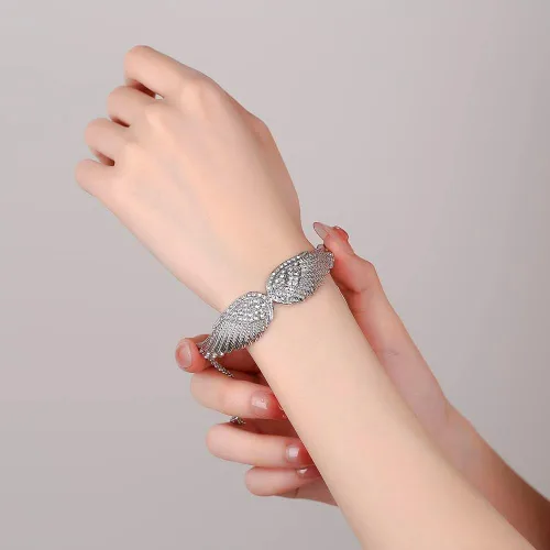 Vista 8 de Pulseras de alas angulares para mujer, pulsera de cadena ajustable chapada en plata, brazalete de ala de ángel para mujer, cumpleaños, Navidad, día