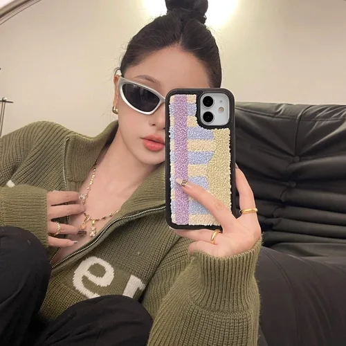 Vista 2 de Funda estética a cuadros compatible con iPhone 12 y iPhone 12 Pro, funda de alfombra mullida con bordado retro a cuadros para iPhone 12/12 Pro