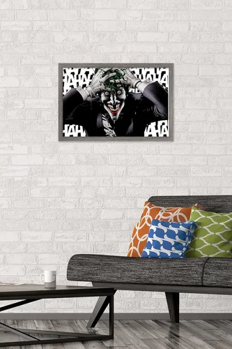 Vista 2 de Trends International DC Comics The Joker - Póster de pared loco, 14.725 x 22.375 pulgadas, versión enmarcada de madera de granero