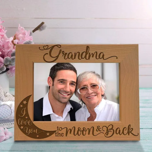 Vista 5 de KATE POSH - Marco de fotos de madera natural grabado con texto en inglés "Grandma I Love You to the Moon and Back", regalos para el Día de la Madre