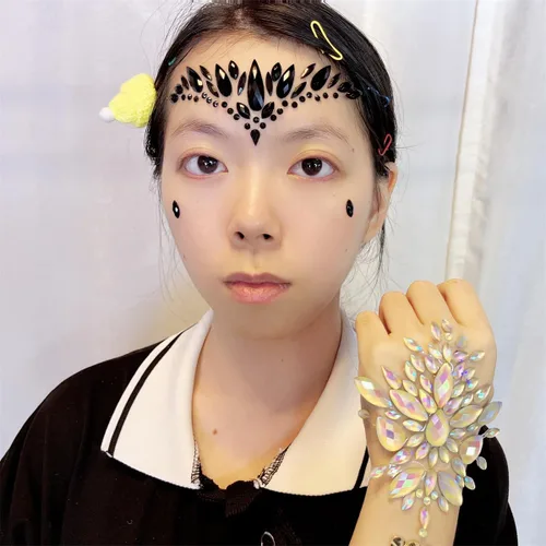 Vista 2 de Black Face Jewels se adhieren a los accesorios del festival, diamantes de imitación del tatuaje de la cara de Halloween para el maquillaje, joyas