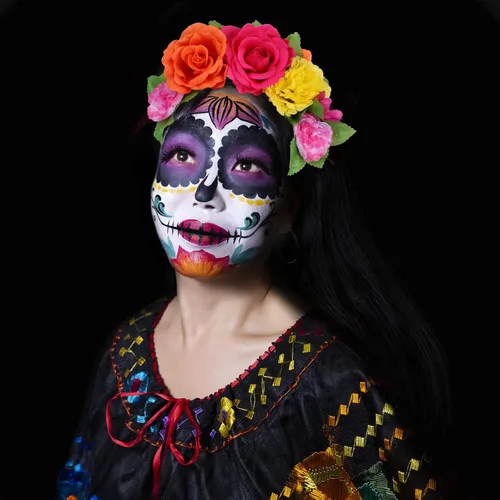Vista 23 de DreamLily Frida Kahlo NC26 - Diadema con corona de rosas mexicanas para disfraz de fiesta de Halloween