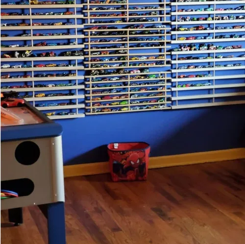 Vista 5 de Estante para coches de juguete hecho a mano compatible con (Hot Wheels y Matchbox) Coches de roble