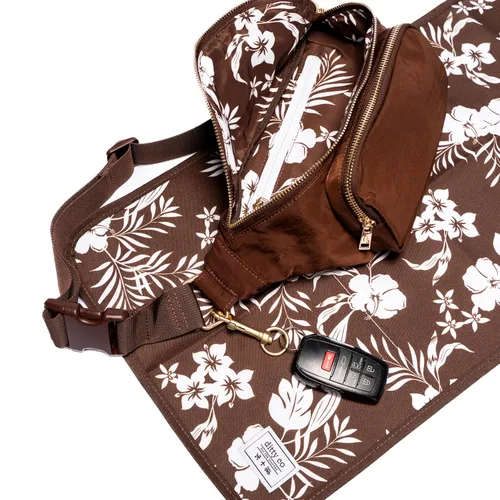 Vista 3 de Ditty Co. Bolsa de pañales pequeña - Cambiador portátil - Bolsas cruzadas para mujeres - Soporte para toallitas para bebés - Artículos esenciales