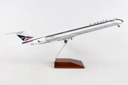 Vista 2 de Daron Skymarks Delta MD-80 Widget Livery - Kit de modelo con soporte de madera (escala 1/100)