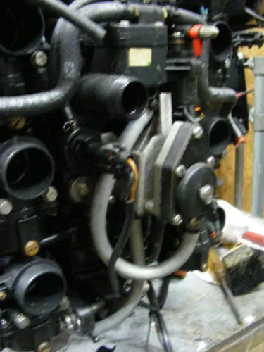 Vista 3 de Bomba de combustible profesional marina, reemplazo no engrasante V6 60 grados Johnson/Evinrude de VRO