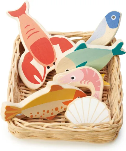 Vista 2 de Tender Leaf Toys - Cesta de mariscos - 6 piezas de mariscos de madera con cesta de mimbre hecha a mano, juego de comida de simulación, supermercado